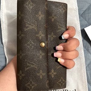 100% Authentic LOUIS VUITTON
Vintage LV Monogram Pochette Porte-Monnaie.
